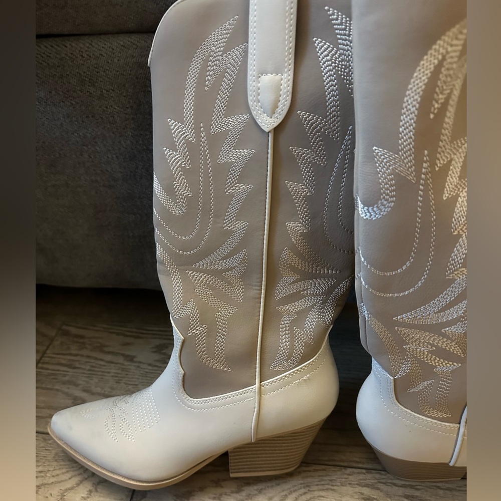 Elegant Cream Western Boots